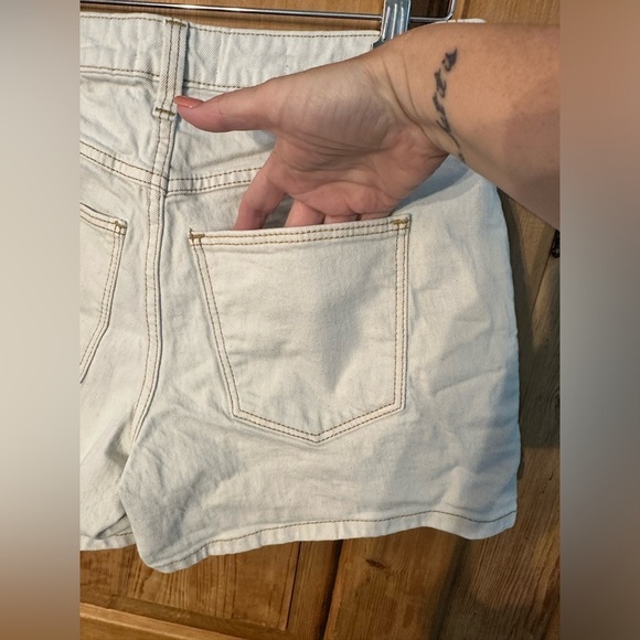 Universal Thread Vintage Midi Denim Shirts Cream w/Tan Thread Accents Size 2 - Picture 8 of 12